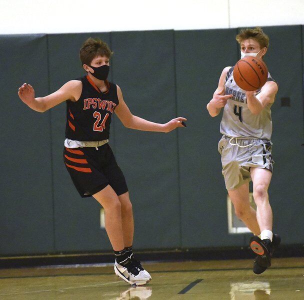Ipswich tops Manchester Essex, advances to Baker title game